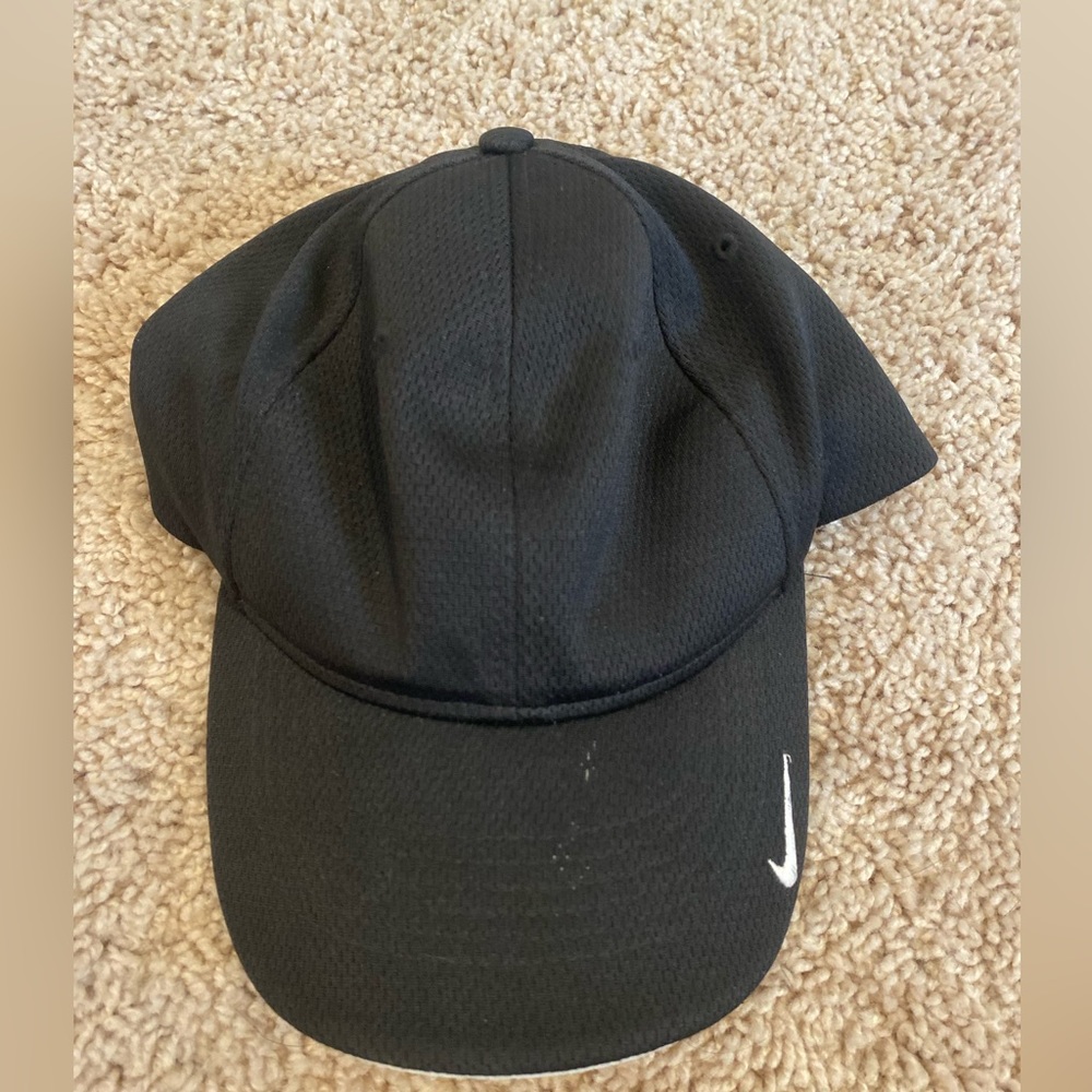 Nike good black hat.